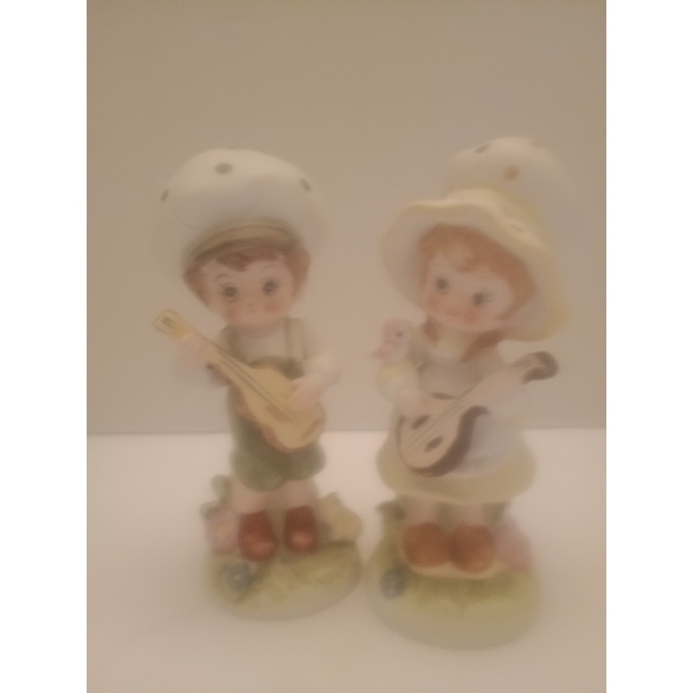 Vintage Fine Porcelain Boy & Girl Musical Figurines Pair 6.5" Made in Taiwan